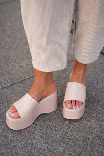 moteriškos šlepetės su platforma smėlio spalvos Nellevia